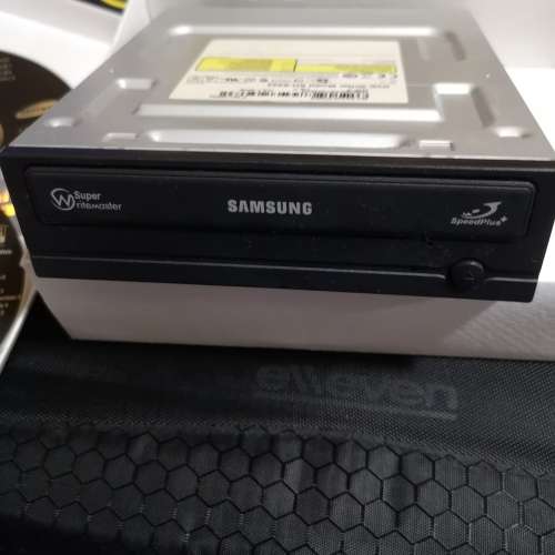 Samsung DVD Writer/ player, internal with original discs and burning software
