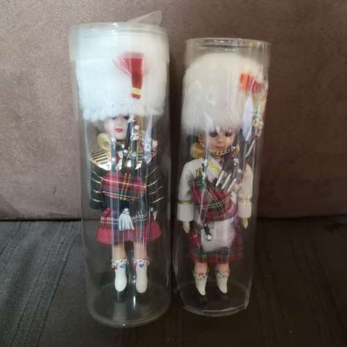 2 Vintage 7` Scottish Beefeater Dolls Eyes Open/Close Bagpipes