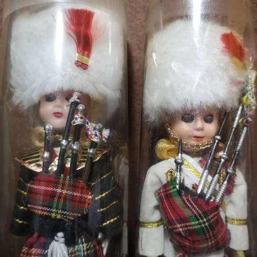 2 Vintage 7` Scottish Beefeater Dolls Eyes Open/Close Bagpipes