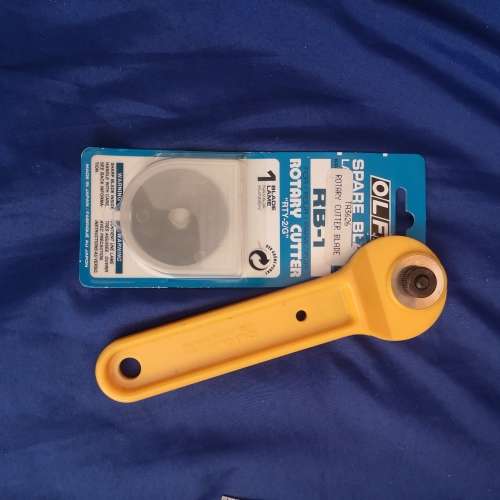 Olfa Rotary Cutter with 1 new blade