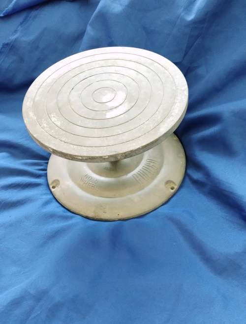 Metal Banding Wheel For Pottery And Sculpture 7inch diameter. Can be used for Cake making.AMACO No 5