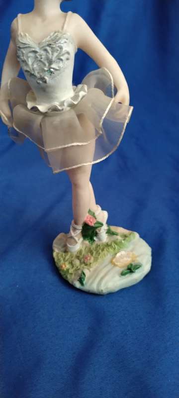 Vintage Ballerina Girl figurines (2). Ideal as decor or gift.
