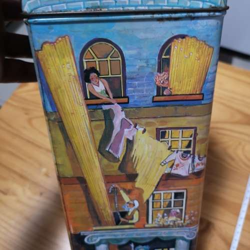 Spaghetti House, Display Tin with arty hilarious depictions. Ideal Restaurant Decor. H +-31.5cm