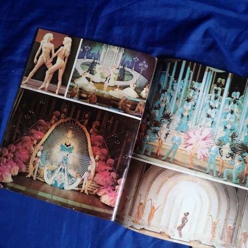 Rare PROGRAMME : PARIS ` FOLIES BERGÈRE ` FOLIES JE T`ADORE - 1977