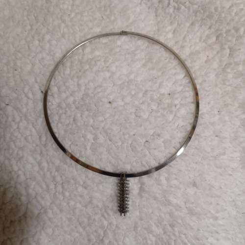Avant-garde flat wire choker with pendant set. choker has a catch at the back