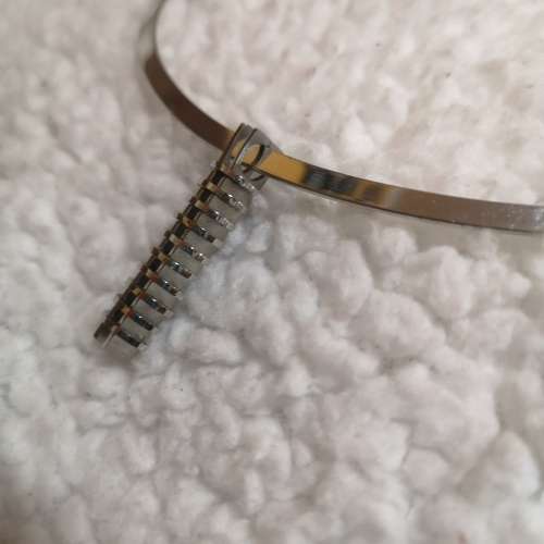 Avant-garde flat wire choker with pendant set. choker has a catch at the back