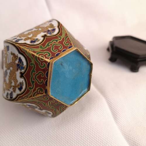 Complete set 4 potiche cloisonné with wooden support. Remarkable works of Art