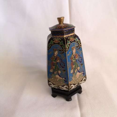Complete set 4 potiche cloisonné with wooden support. Remarkable works of Art