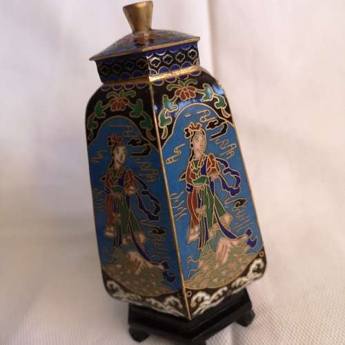 Complete set 4 potiche cloisonné with wooden support. Remarkable works of Art