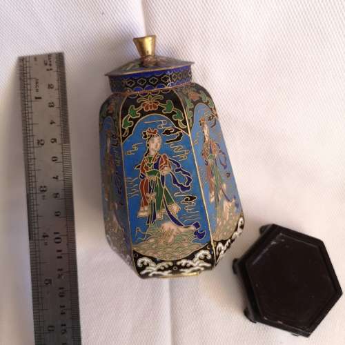 Complete set 4 potiche cloisonné with wooden support. Remarkable works of Art