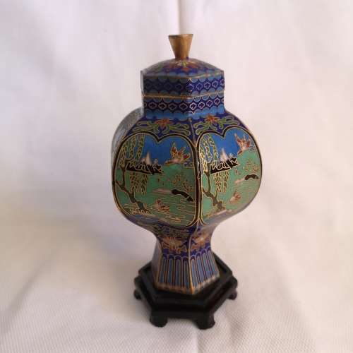 Complete set 4 potiche cloisonné with wooden support. Remarkable works of Art