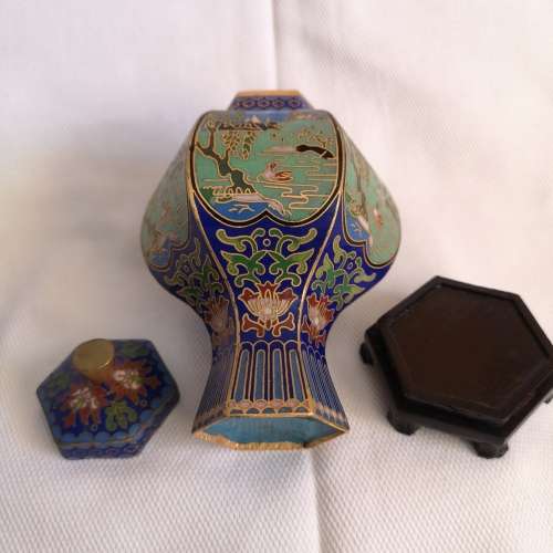 Complete set 4 potiche cloisonné with wooden support. Remarkable works of Art