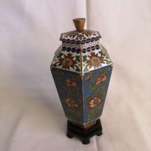 Complete set 4 potiche cloisonné with wooden support. Remarkable works of Art