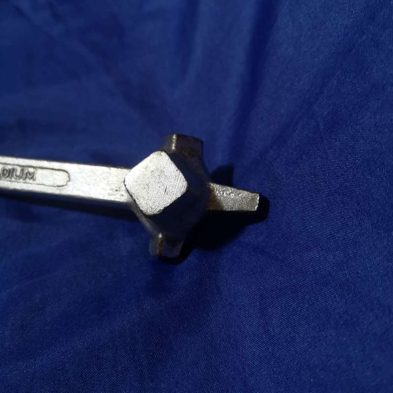 Original Heyco: Drain Plug Wrench 495. High Quality Chrome Vanadium