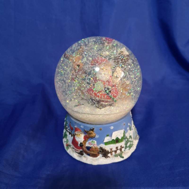 Xmas Large Musical Wind Up Snow Globe