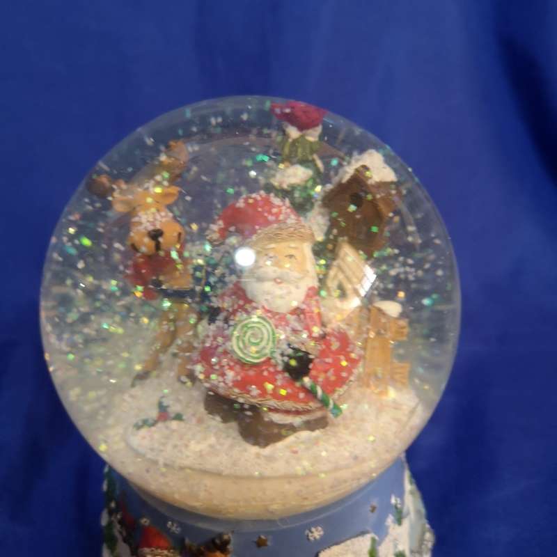 Xmas Large Musical Wind Up Snow Globe