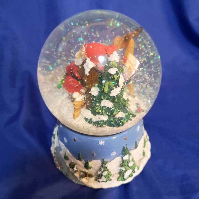 Xmas Large Musical Wind Up Snow Globe