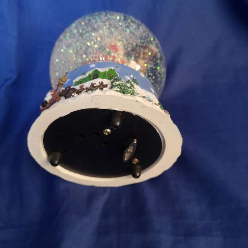 Xmas Large Musical Wind Up Snow Globe