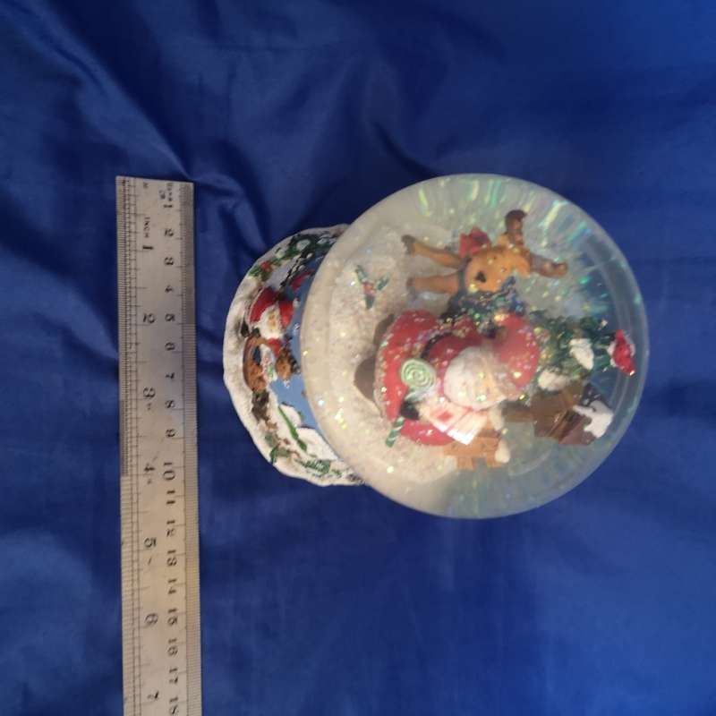 Xmas Large Musical Wind Up Snow Globe
