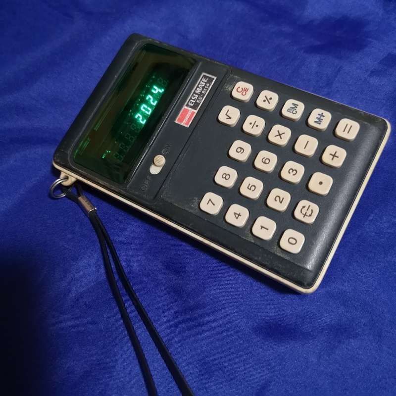 Vintage Sharp Model EL-8114 ELSI MATE Calculator . Early LED Calculator. Vacuum fluorescent display