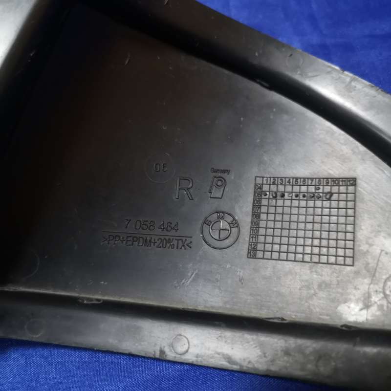 BMW E90 E91 Right & Left Fog Lamp Recess Cover 51117058464 ORIGINAL. PREFACELIFT Bumper only.