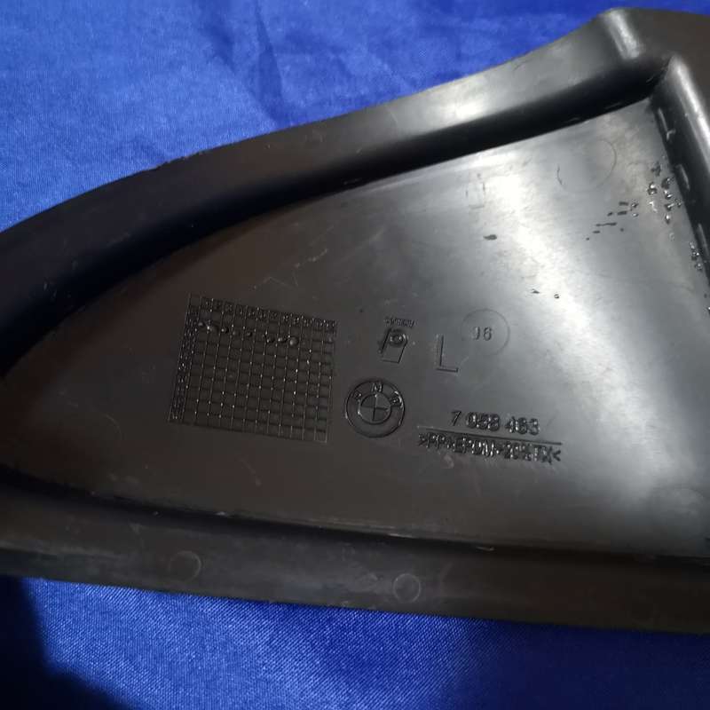 BMW E90 E91 Right & Left Fog Lamp Recess Cover 51117058464 ORIGINAL. PREFACELIFT Bumper only.