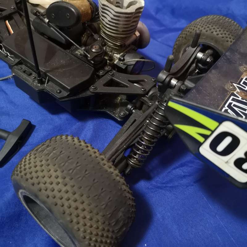 Thunder Tiger Tomahawk ST 1/10 Scale 4WD Nitro Truggy. Project or Spares. Fuel engined