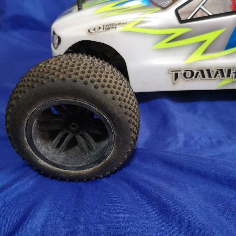 Thunder Tiger Tomahawk ST 1/10 Scale 4WD Nitro Truggy. Project or Spares. Fuel engined