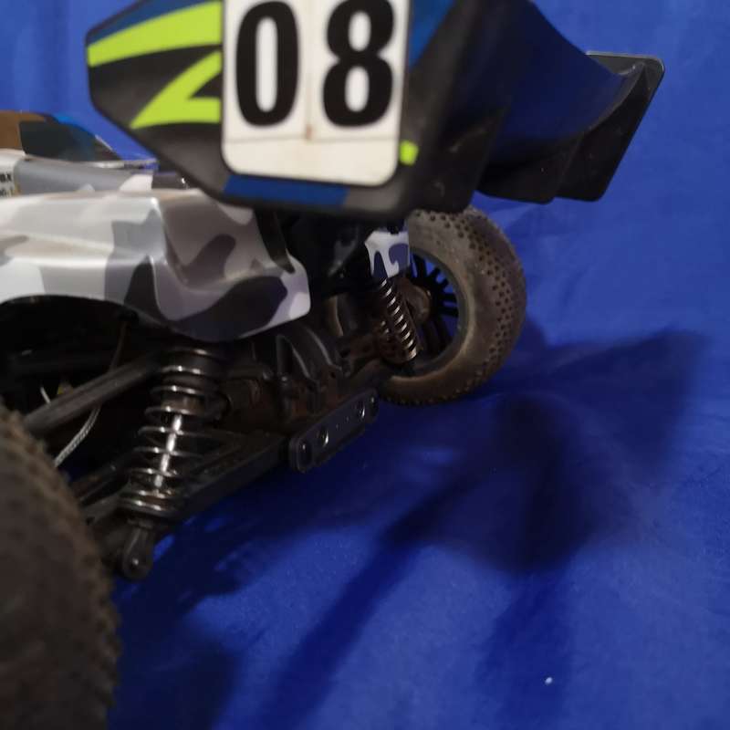 Thunder Tiger Tomahawk ST 1/10 Scale 4WD Nitro Truggy. Project or Spares. Fuel engined