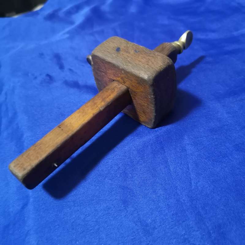 Vintage Wood and brass Mortise gauge, excellent condition