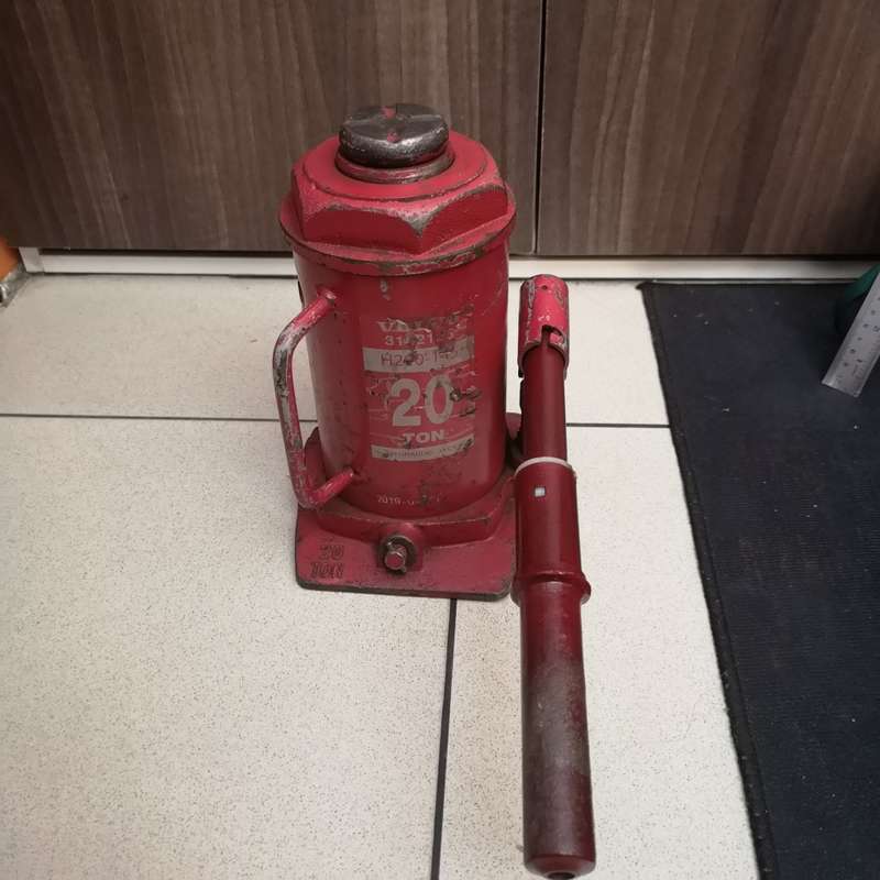 20t Hydraulic Jack. Heavy Duty VOLVO  H290- 145
