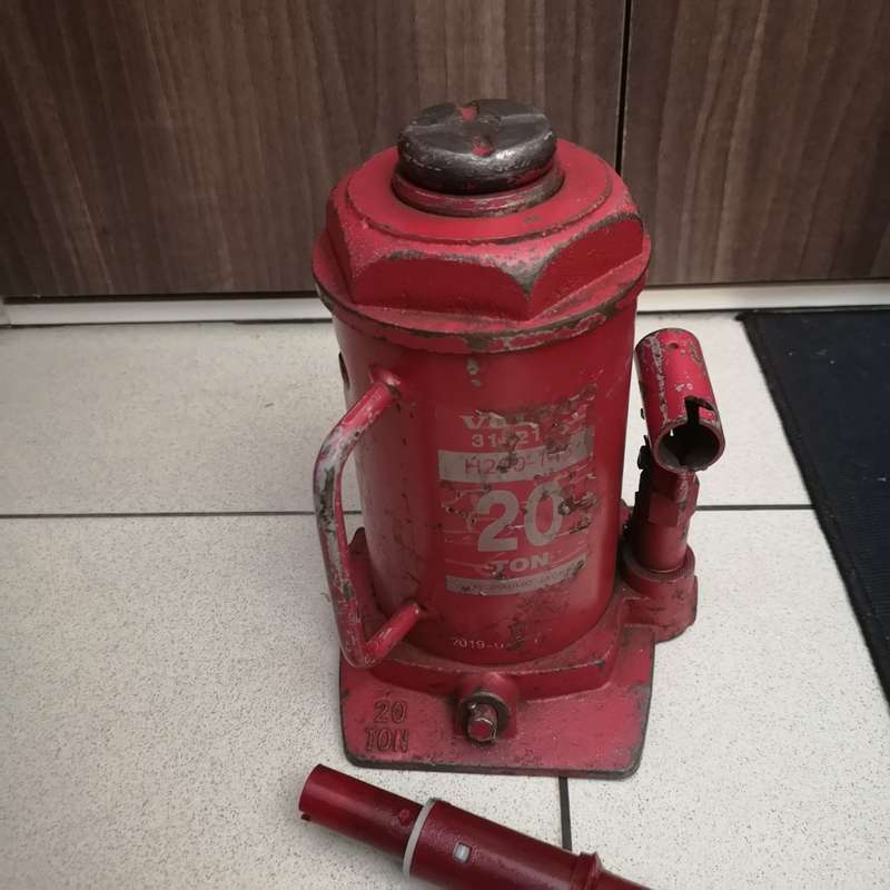 20t Hydraulic Jack. Heavy Duty VOLVO  H290- 145