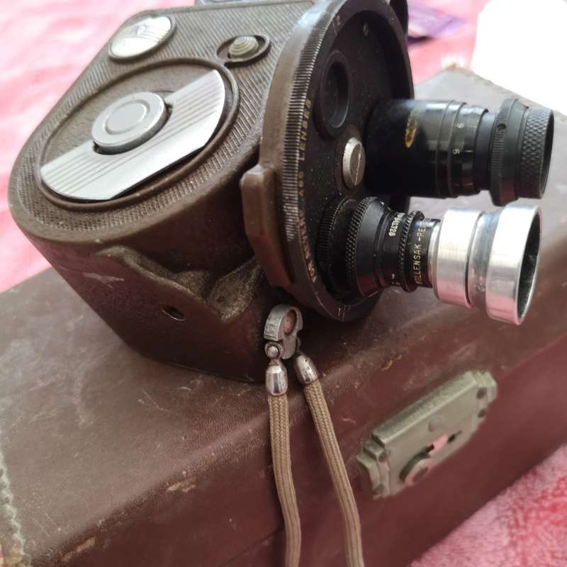 1940s Revere Eight, Model 99 double turret Movie camera