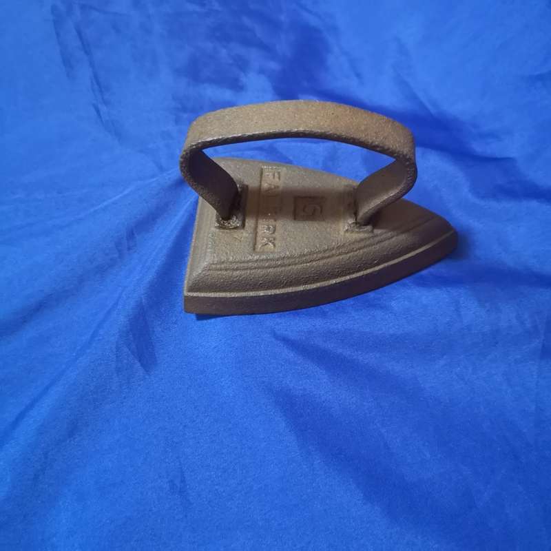 Vintage Falkirk no5 Iron. In very good condition. Beat load shedding !!