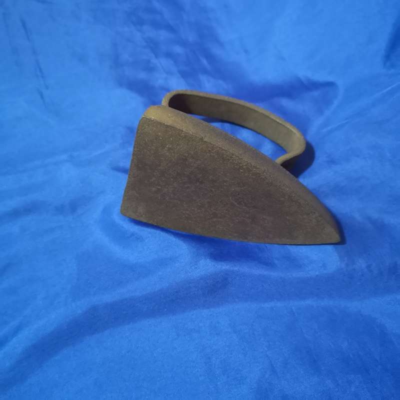 Vintage Falkirk no5 Iron. In very good condition. Beat load shedding !!