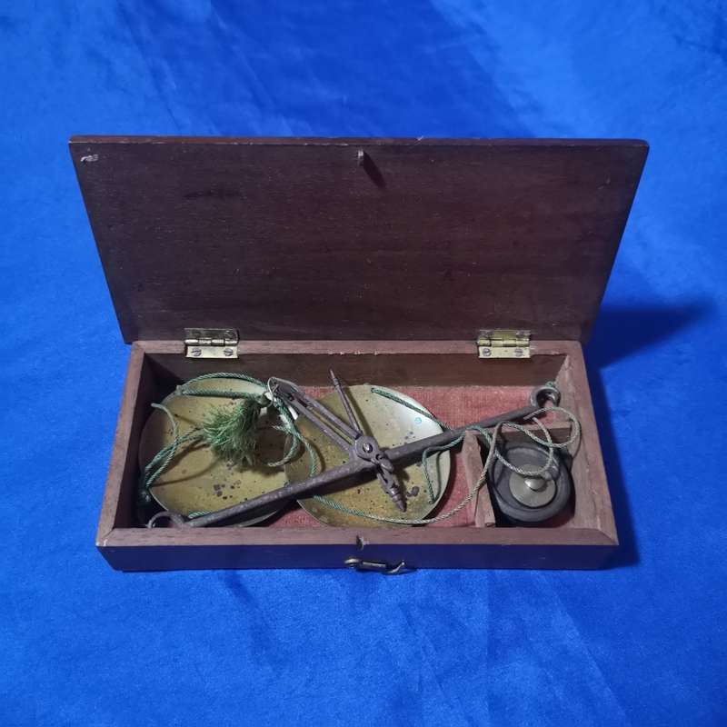 Antique Travelling Apothecary Chemist Balance Scales and Weights in Box. Made in England
