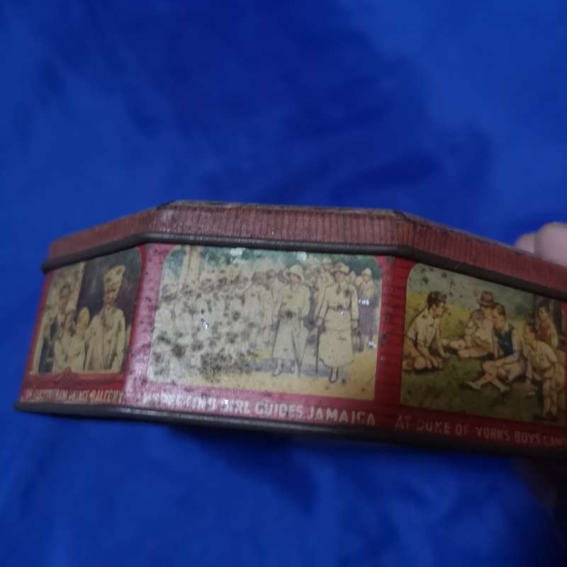 Vintage 1937 Souvenir Tin to celebrate the Coronation King Edward 111, Rown Tree Chocolates