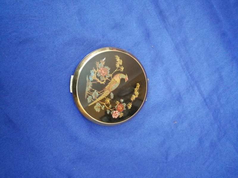 Stratton London compact powder box. 1950s