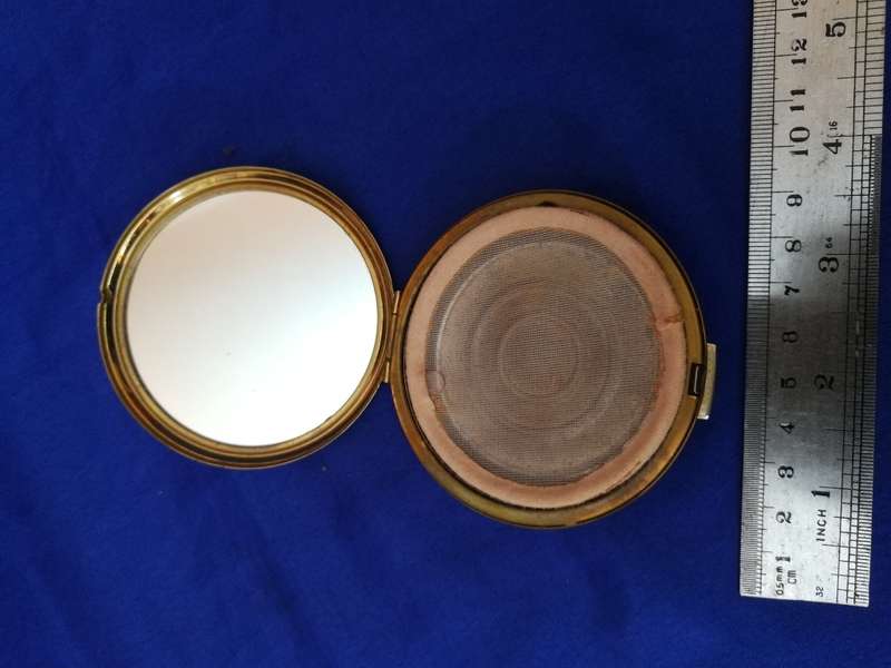 Stratton London compact powder box. 1950s