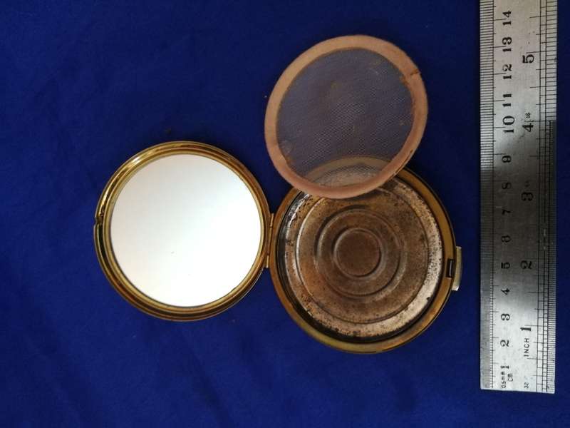 Stratton London compact powder box. 1950s
