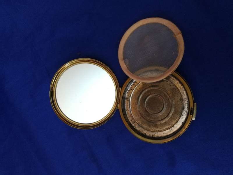 Stratton London compact powder box. 1950s