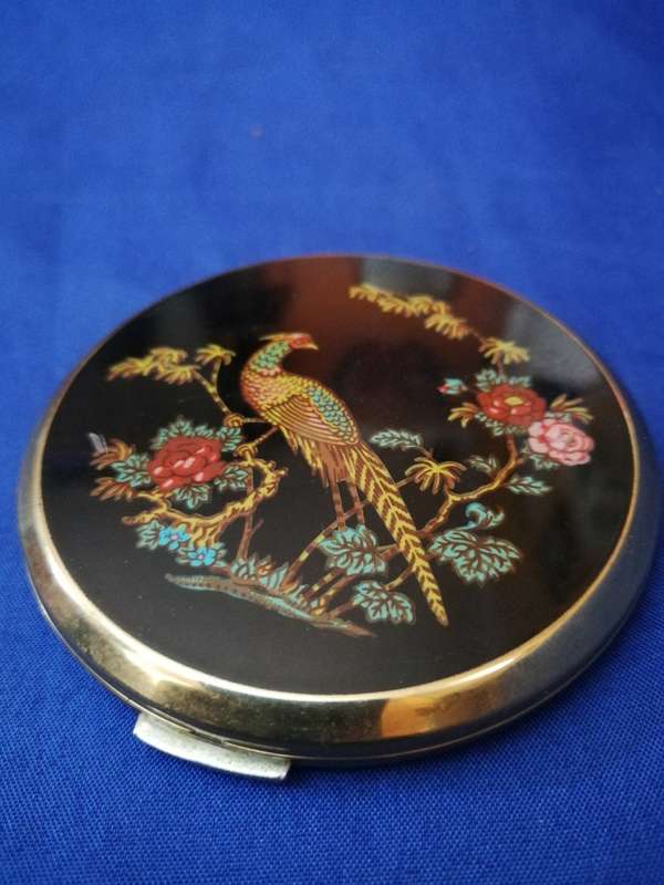 Stratton London compact powder box. 1950s
