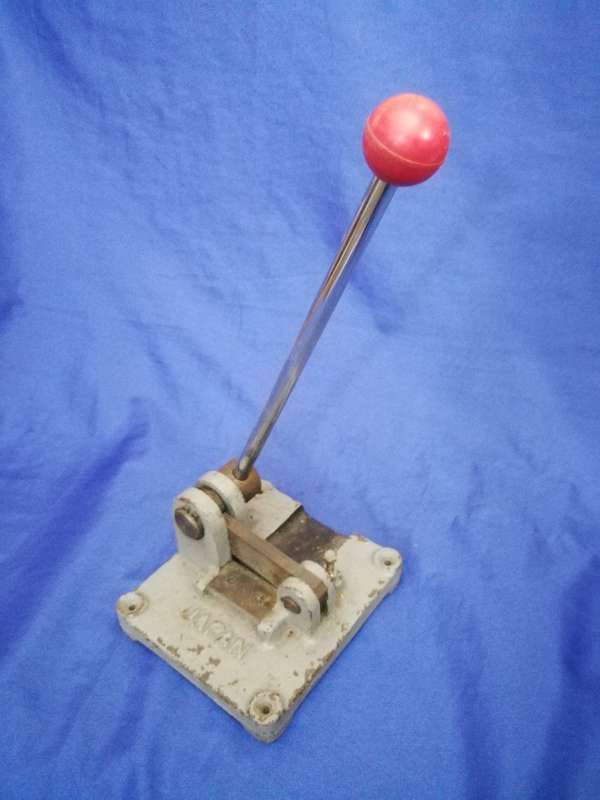 Mini cutter with lever arm. Made in Japan