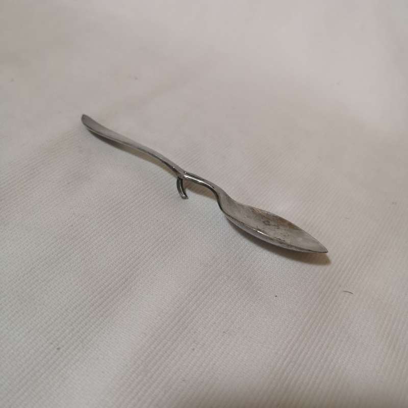 RARE HONEY SPOON ROBERTS & BELK WITH PATENT HOOK 3893-08 SILVER PLATE (UNSURE)