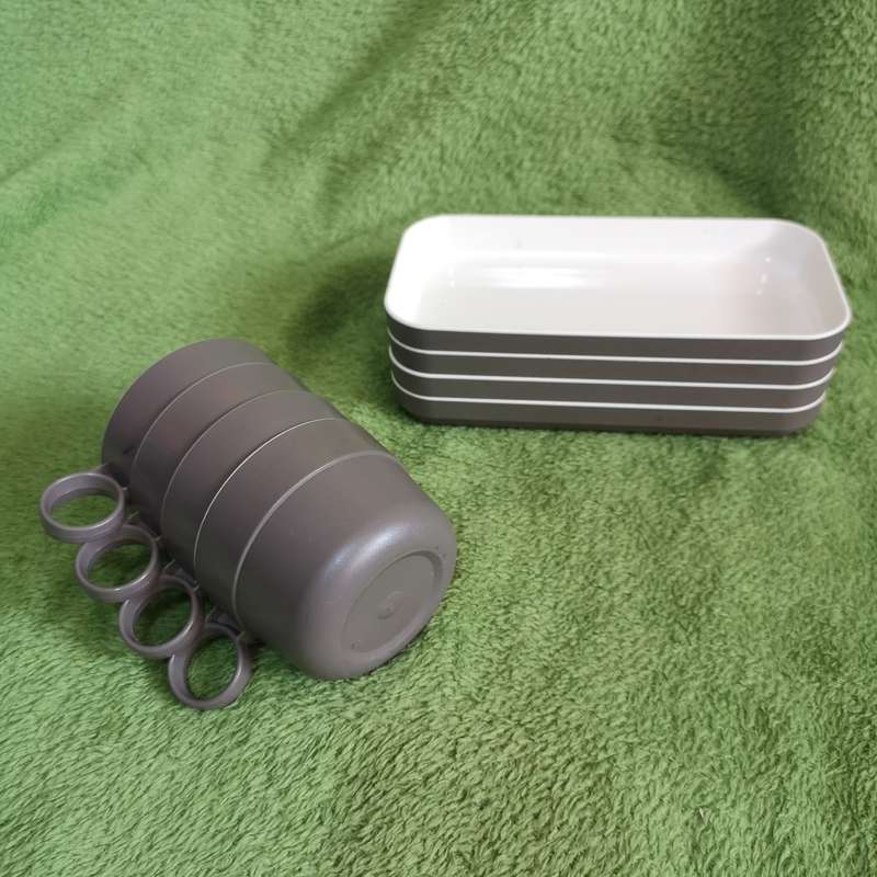 LUFTHANSA AIRLINE PLASTIC SERVING TRAY WITH 4 CUPS- GERMAN AIRLINES