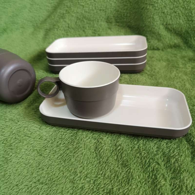 LUFTHANSA AIRLINE PLASTIC SERVING TRAY WITH 4 CUPS- GERMAN AIRLINES