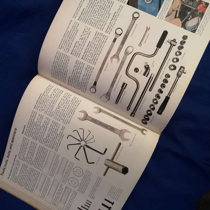 Vintage South African Car Book. The AA Motorist publication 1986