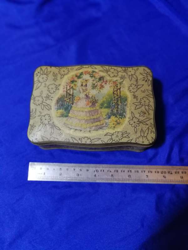 Vintage Mansfield. The Metal Box Company B.W. & M. A Rare Find- Made in England