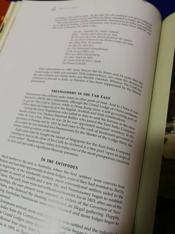 The Freemasons: The Illustrated Book of an Ancient Brotherhood. Hardcover