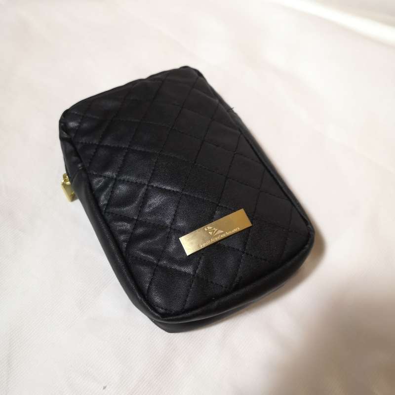 South African Airways business amenity kit bag only.